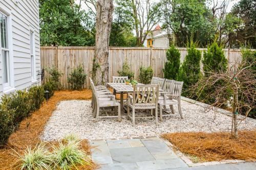 Guesthouse Charleston West 62 And 64
