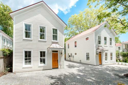 Guesthouse Charleston West 242 B And C