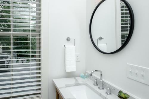 Guesthouse Charleston West 242 B And C
