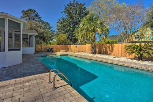 Charleston Family Home With Private Pool And Deck
