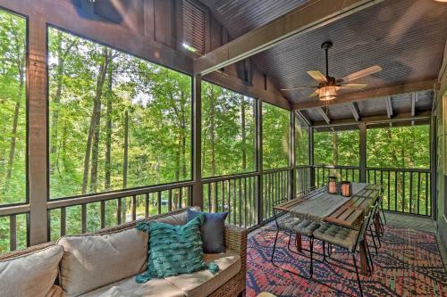 Stylish Cabin With Fire Pit Near Lake Hartwell!