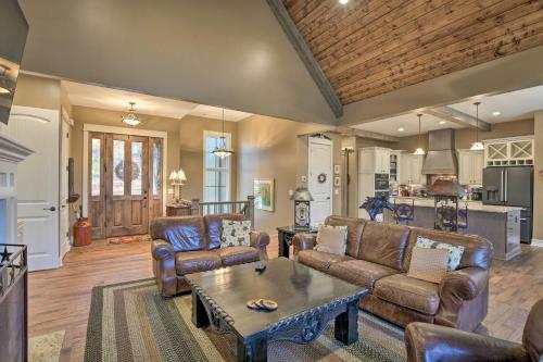 Lake Keowee Cottage With Deck And Private Dock!