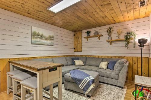 Pickens Cabin With Spacious Kitchen And Dining Area!