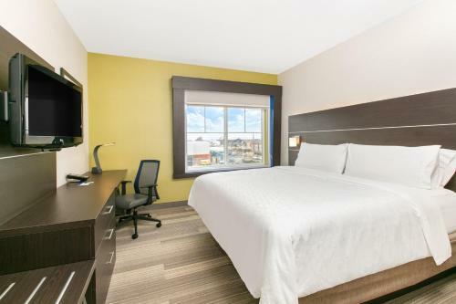 Holiday Inn Express Hotel & Suites Seaside Convention Center