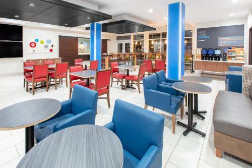 Holiday Inn Express Hotel & Suites Seaside Convention Center
