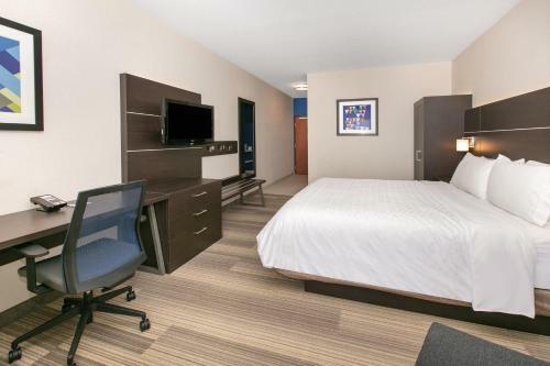 Holiday Inn Express Hotel & Suites Seaside Convention Center