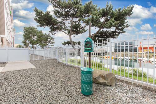 Holiday Inn Express Hotel & Suites Seaside Convention Center