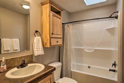 14a Getaway Family House With Large Deck!