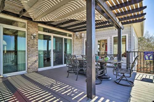 Spacious Baneberry Home With Lake Douglas Views