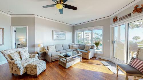 Villa 5206 Hampton Place South