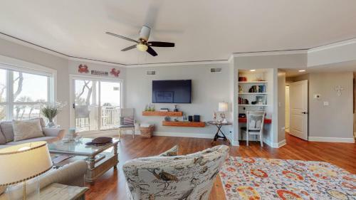 Villa 5206 Hampton Place South