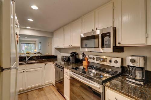 188 The Greens 2 Br Shipyard Golf Condo