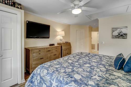 Colonnade Club 156