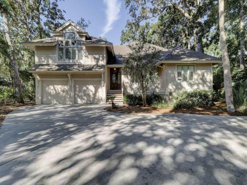 1 Troon Dr