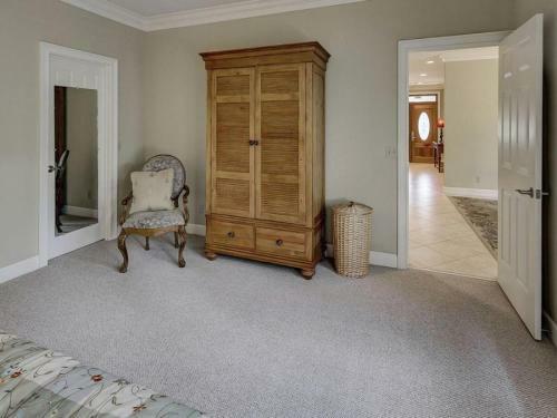 1 Troon Dr