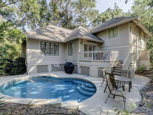 1 Troon Dr