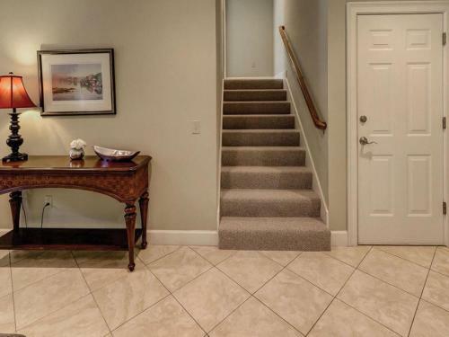 1 Troon Dr