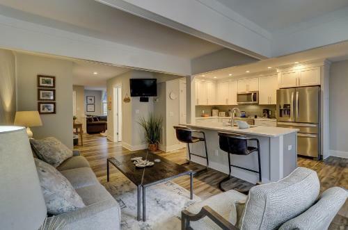181 Beachwalk 3 Br Condo Shipyard