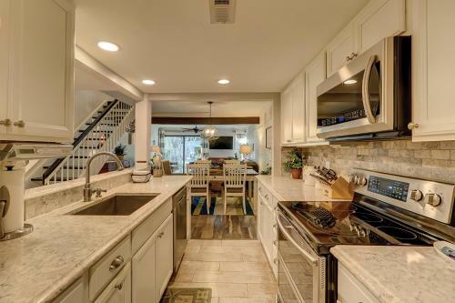 19 Sailmaster 3 Br Condo Shipyard Pool