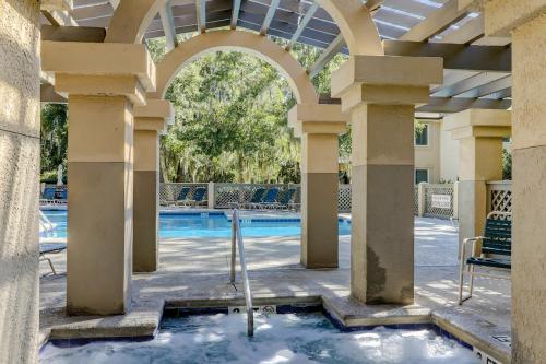 Colonnade Club 158