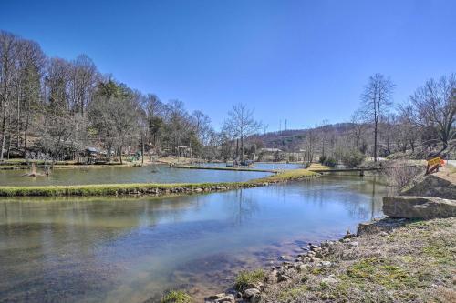 Idyllic Cookeville Cabin On Mini-golf Course!