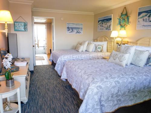 Coral Beach 816