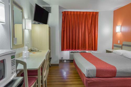 Motel 6 Redmond