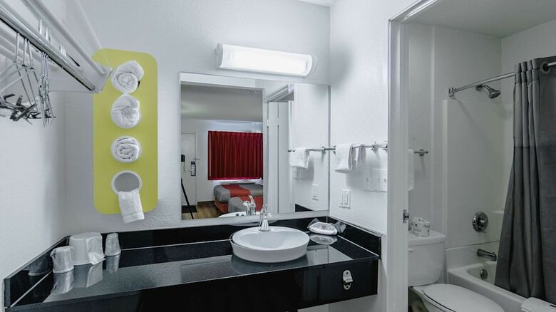 Motel 6 Medford North