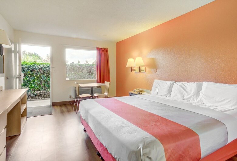 Motel 6 Medford North