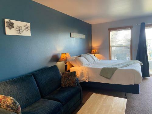 Hotel Sea Breeze Court