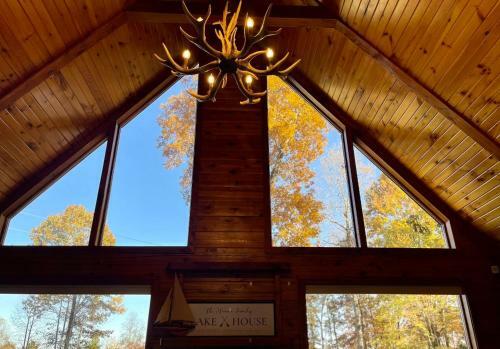Minnies Mountain Lake House
