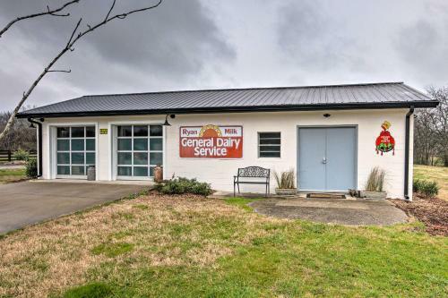 Pet Friendly Milk Barn Cottage On 15 Acres!
