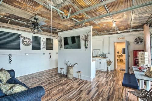 Pet Friendly Milk Barn Cottage On 15 Acres!