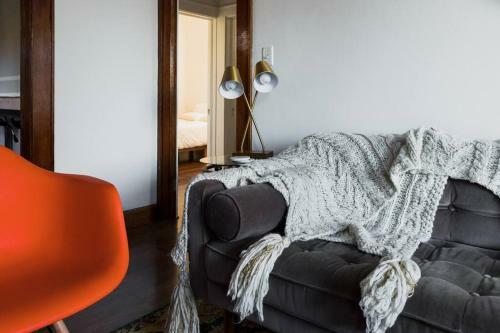 Cozy Mid-century Cottage King Bed 3bed 1bath