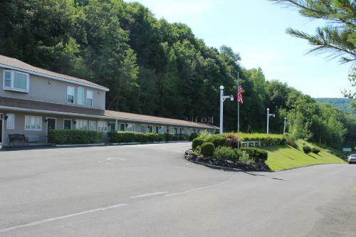 Motel Berkshire Travel Lodge