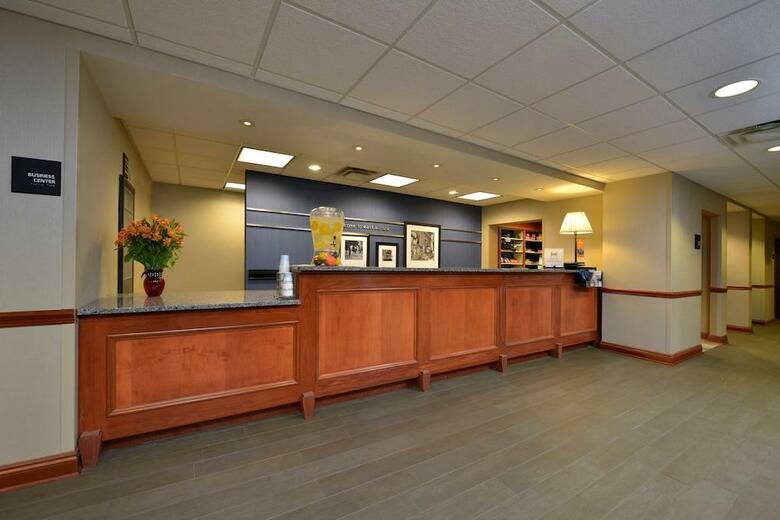 Hotel Hampton Inn East Aurora