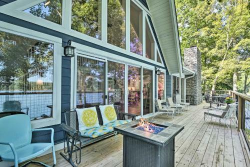 Renovated Lakeside Home With Private Boat Dock!