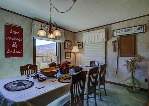 Far Horizons #416 By Aunt Bug's Cabin Rentals