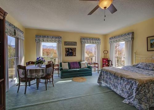 Far Horizons #416 By Aunt Bug's Cabin Rentals
