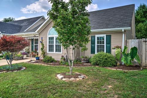 Enchanting Murfreesboro Cottage With Garden!