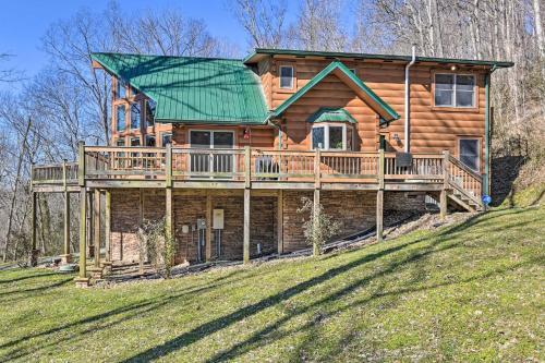 Center Hill Lake Cabin With Wraparound Deck!