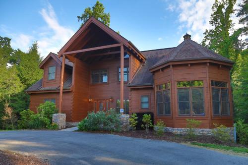 Majestic Manor Cabin