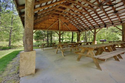 Majestic Manor Cabin