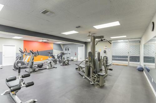 Apartamento Fully Furnished Downtown Studio - Walk Score 85