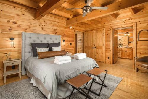 The Double Knot Log Cabin - Secluded Mountain Home