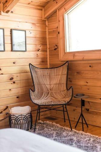 The Double Knot Log Cabin - Secluded Mountain Home
