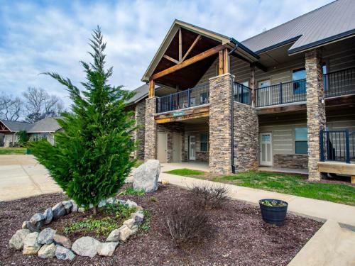 Classy Cades Cove Condo With Community Pool