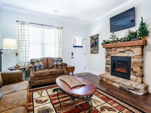 Classy Cades Cove Condo With Community Pool