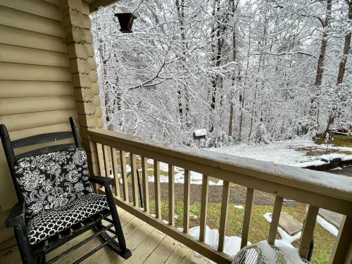 Laurel Valley Charmer With Grill And Golf Course Access