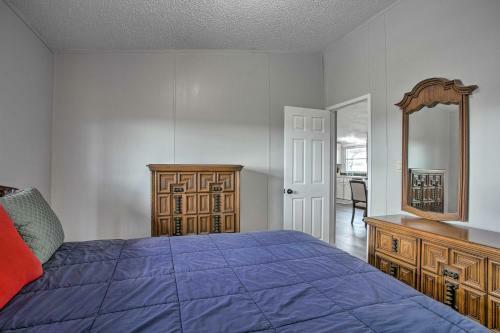 Cozy And Quiet Aubrey Getaway With Pasture Views!